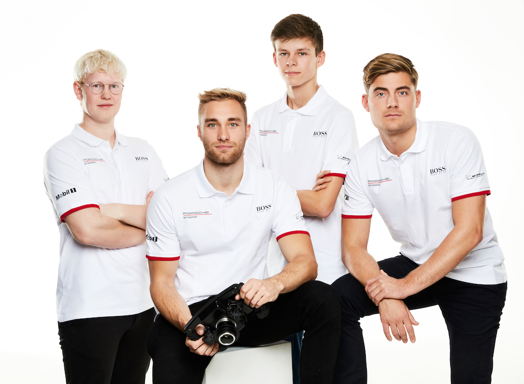 Porsche Danmark Esports Team - Frederik Kjeldgaard, Mikkel O. Pedersen, Bastian Buus og Magnus Wasteson.
(Foto: Porsche Danmark)